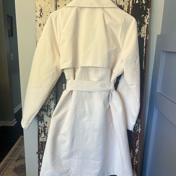 Nine West gorgeous Ivory Belted trench Coat w pockets. Elegant. Size Large. - Picture 2 of 8
